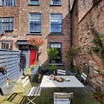16 Castlegate *