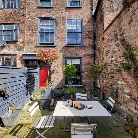 16 Castlegate *